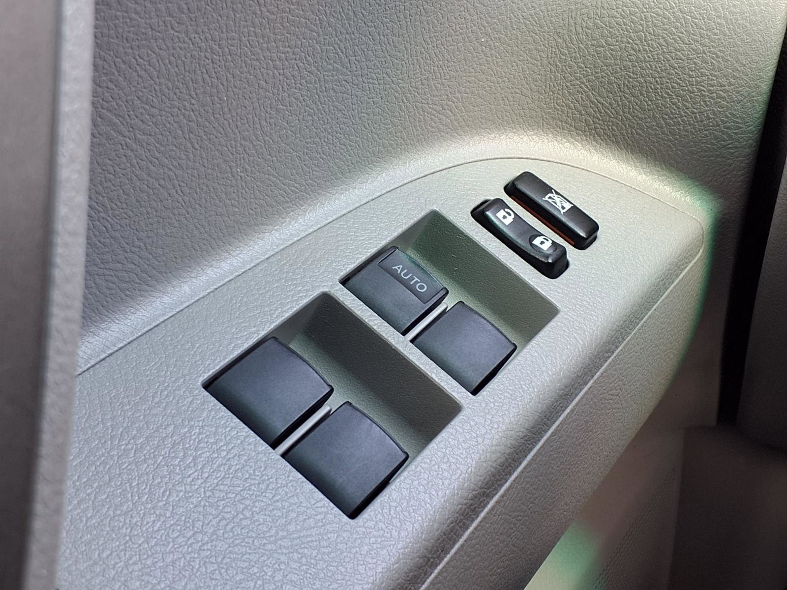 Used 2010 Toyota Highlander SE image 11