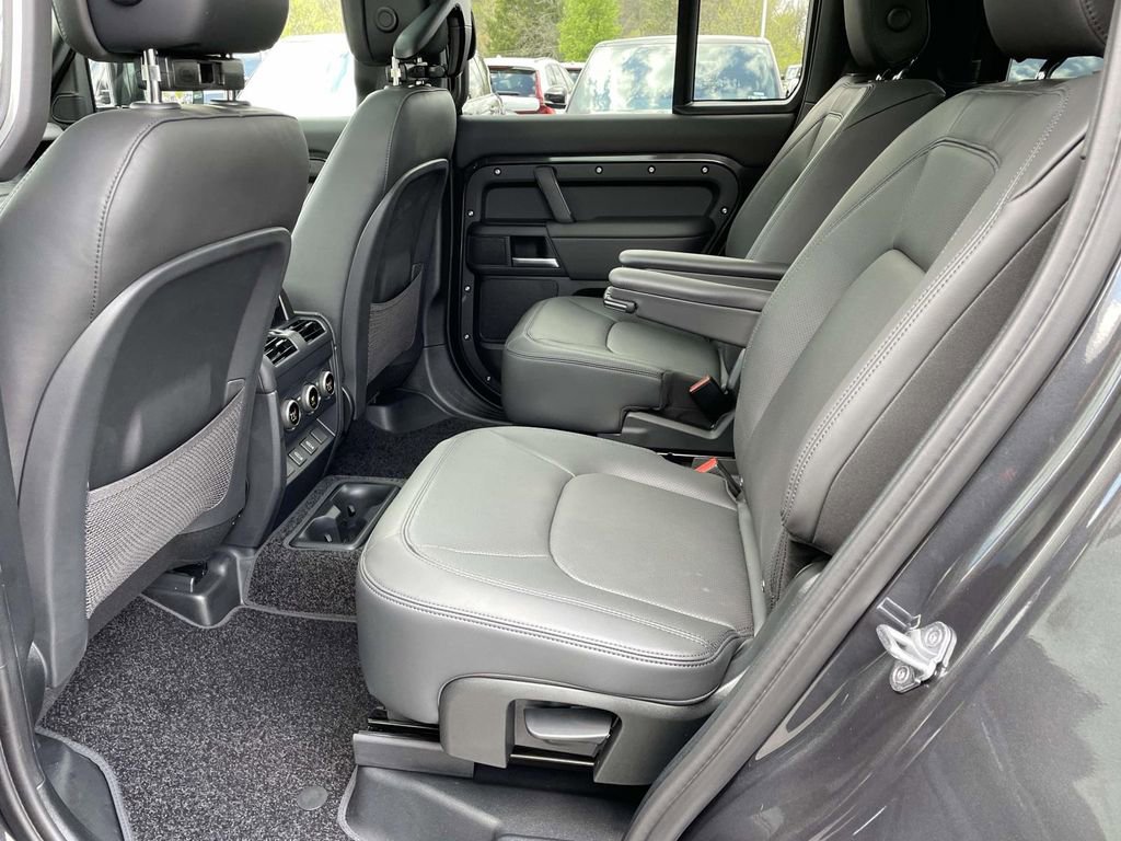 New 2026 Land Rover Defender 130 X-Dynamic SE AWD/4WD image 17