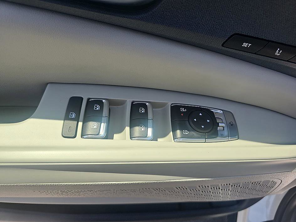 Used 2025 Kia Carnival SX FWD image 12