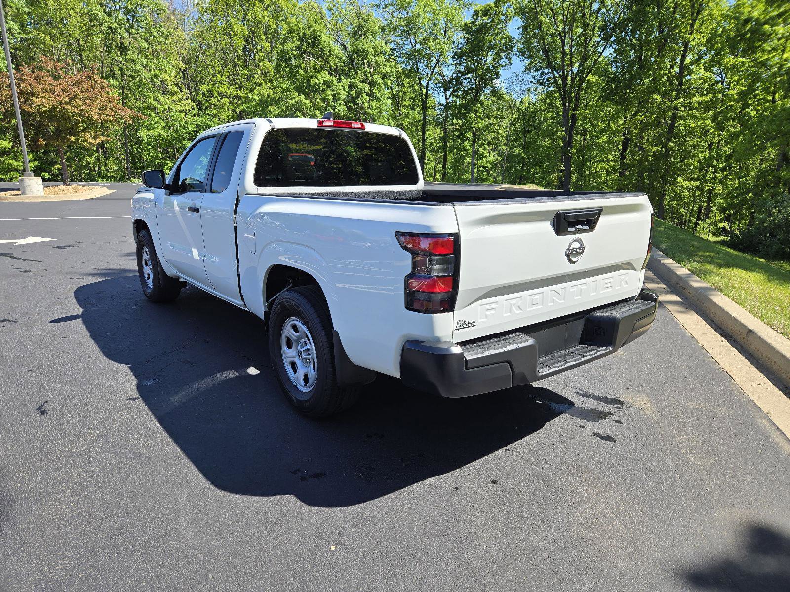 Used 2024 Nissan Frontier S RWD image 6