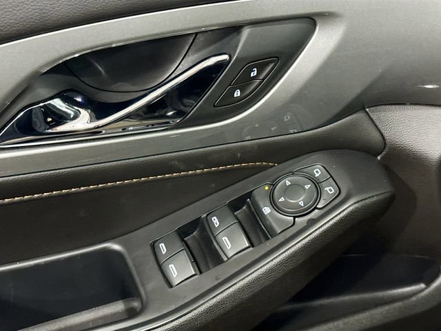 Used 2021 Chevrolet Traverse LT image 18
