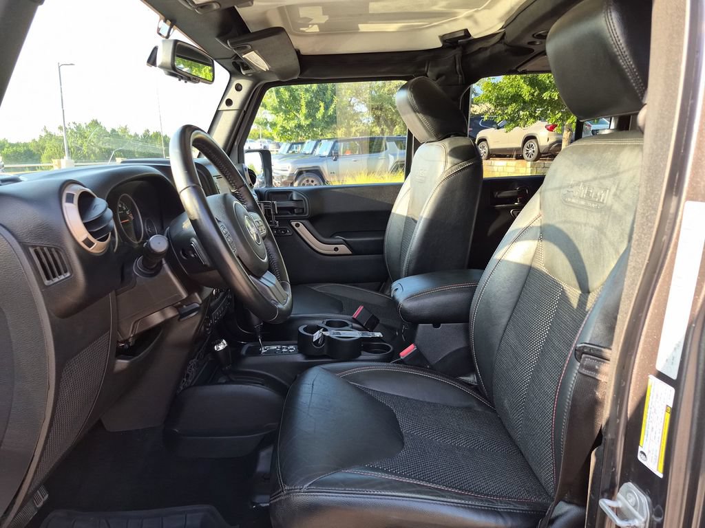 Used 2016 Jeep Wrangler Unlimited Sahara AWD/4WD image 22