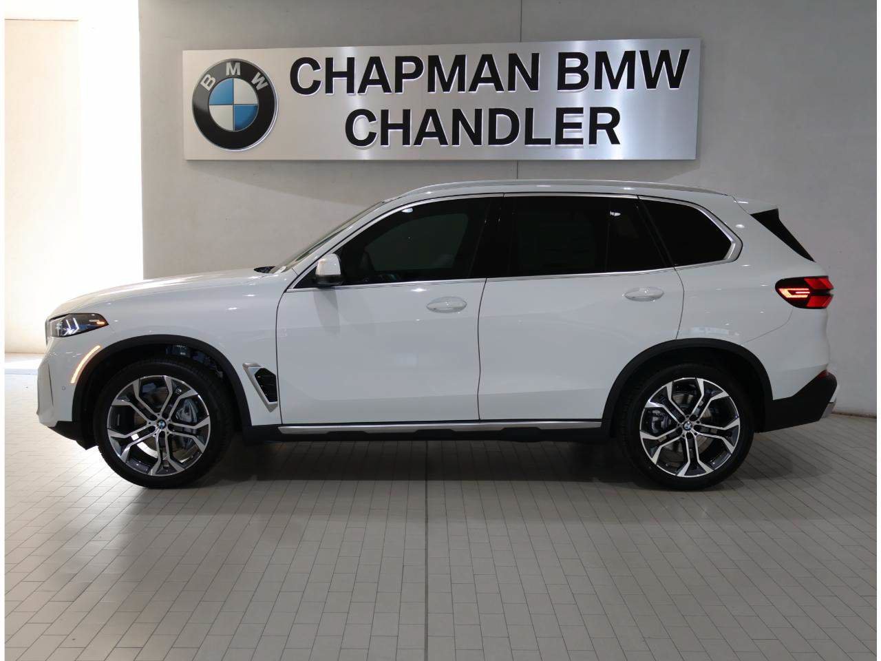 Used 2026 BMW X5 xDrive40i w/ Premium Package AWD/4WD image 3