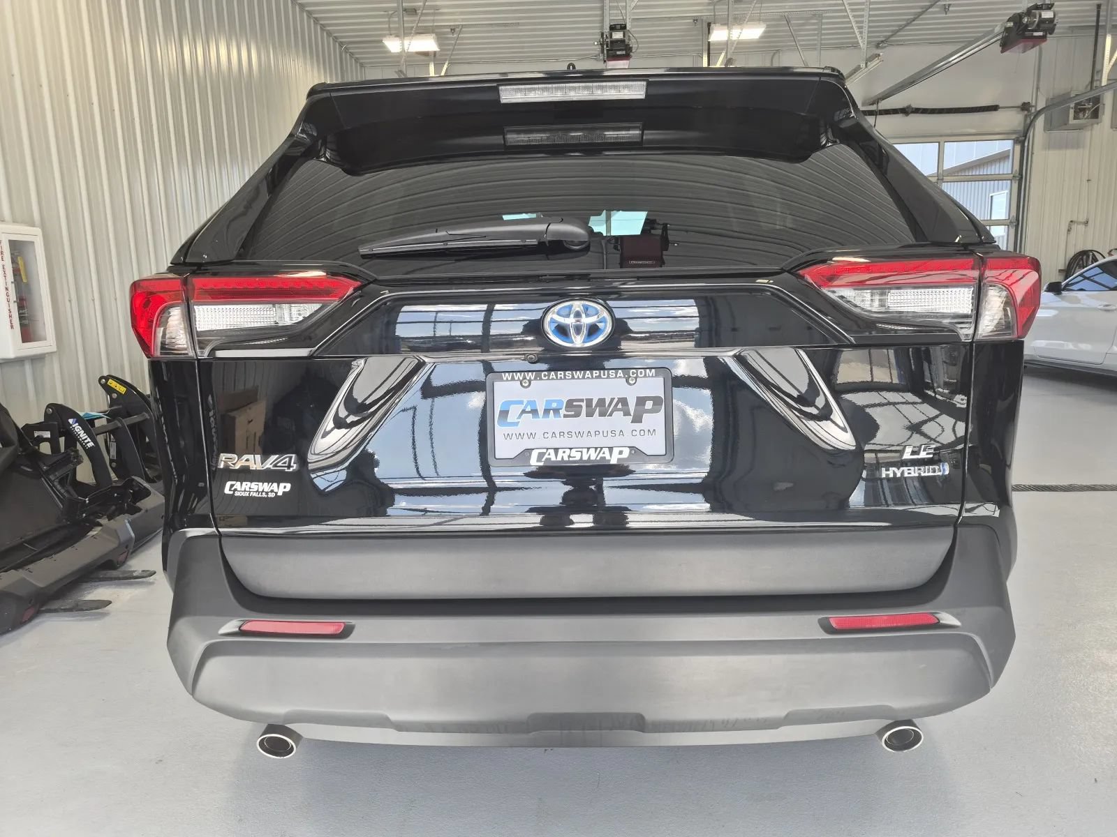 Used 2022 Toyota RAV4 LE AWD/4WD image 4
