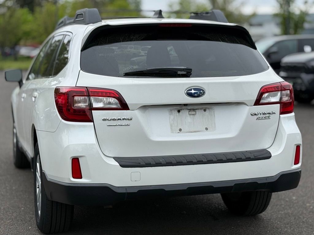 Used 2017 Subaru Outback 2.5i Premium AWD/4WD image 3
