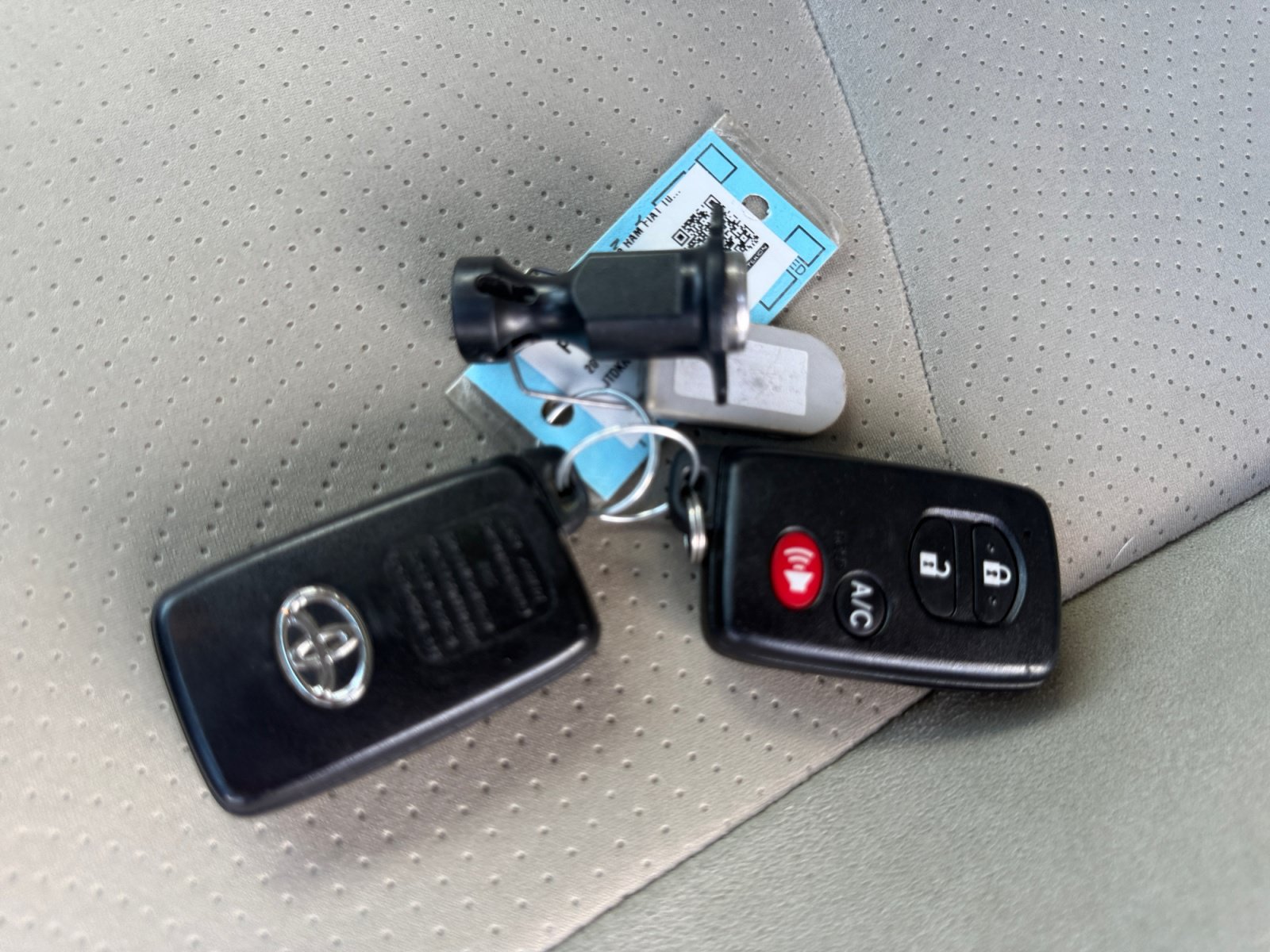 Used 2012 Toyota Prius Three w/ Solar Roof Pkg FWD image 13