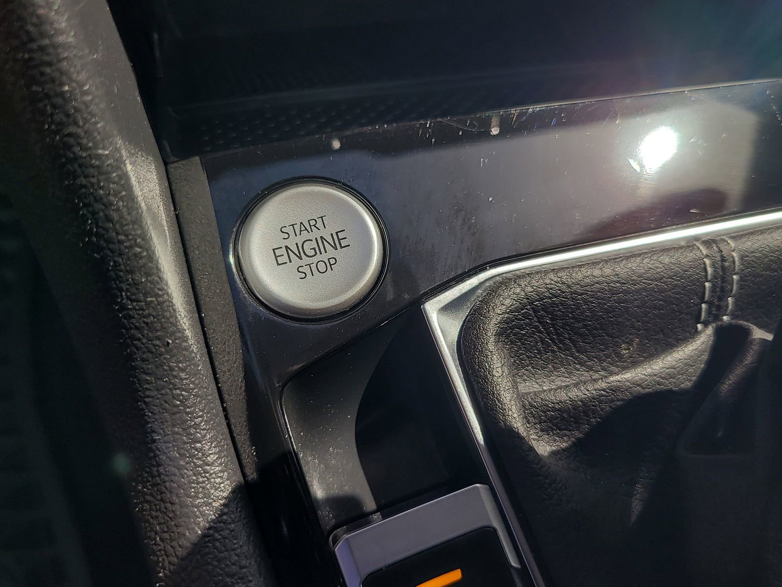 Used 2024 Volkswagen Taos SE image 25