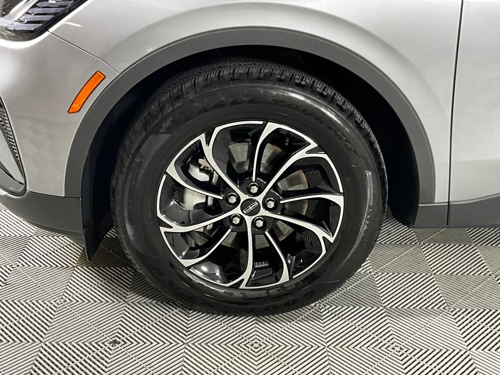 Used 2025 Lincoln Nautilus Premier AWD/4WD image 29