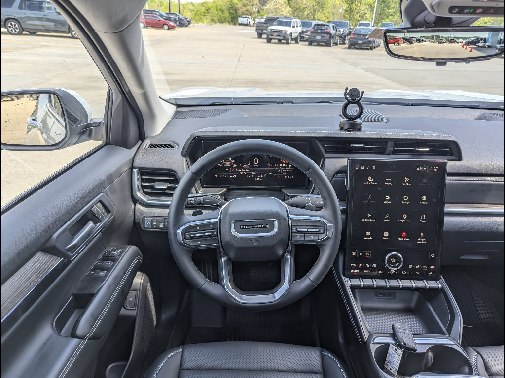 Used 2026 GMC Terrain Denali w/ LPO, Floor Liner Package AWD/4WD image 3