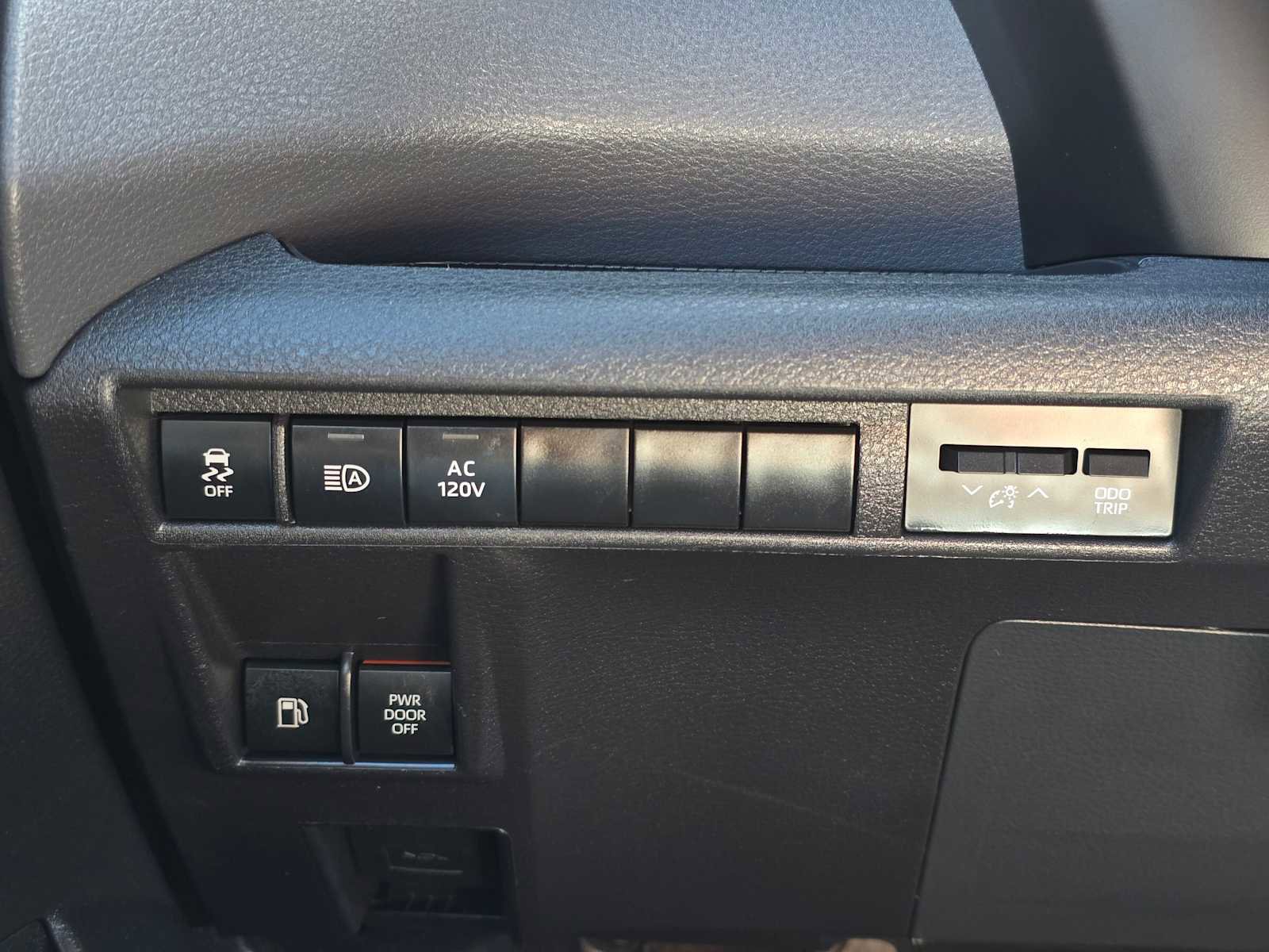 Used 2024 Toyota Sienna XLE Woodland Edition AWD/4WD image 34