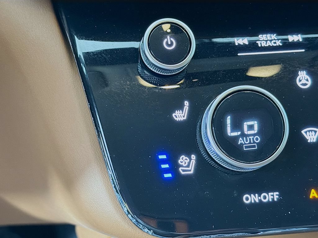 Used 2023 INFINITI QX60 Sensory AWD/4WD image 43