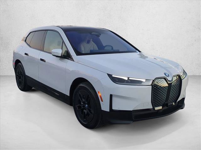 Used 2023 BMW iX xDrive50 AWD/4WD image 3