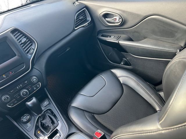 Used 2020 Jeep Cherokee Latitude Plus image 11