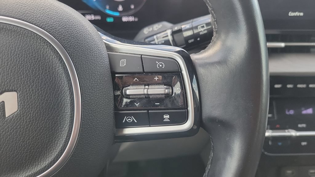 Used 2023 Kia Carnival SX FWD image 20