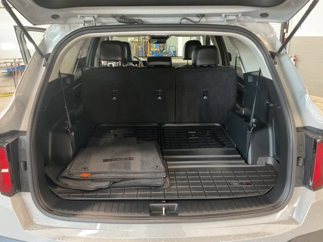 Used 2024 Kia Sorento S w/ Panoramic Sunroof Package FWD image 23