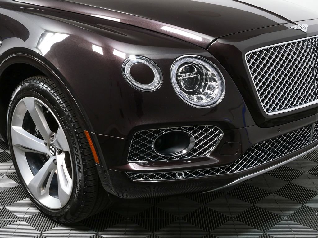 Used 2017 Bentley Bentayga image 38