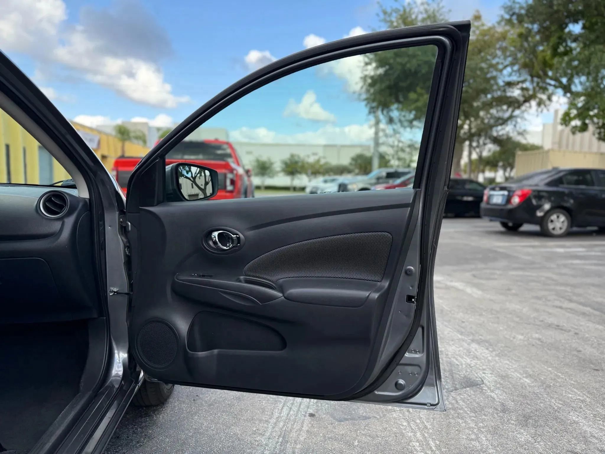 Used 2018 Nissan Versa SV image 28