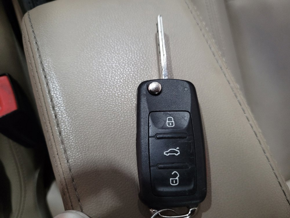 Used 2014 Volkswagen Beetle 1.8T FWD image 32