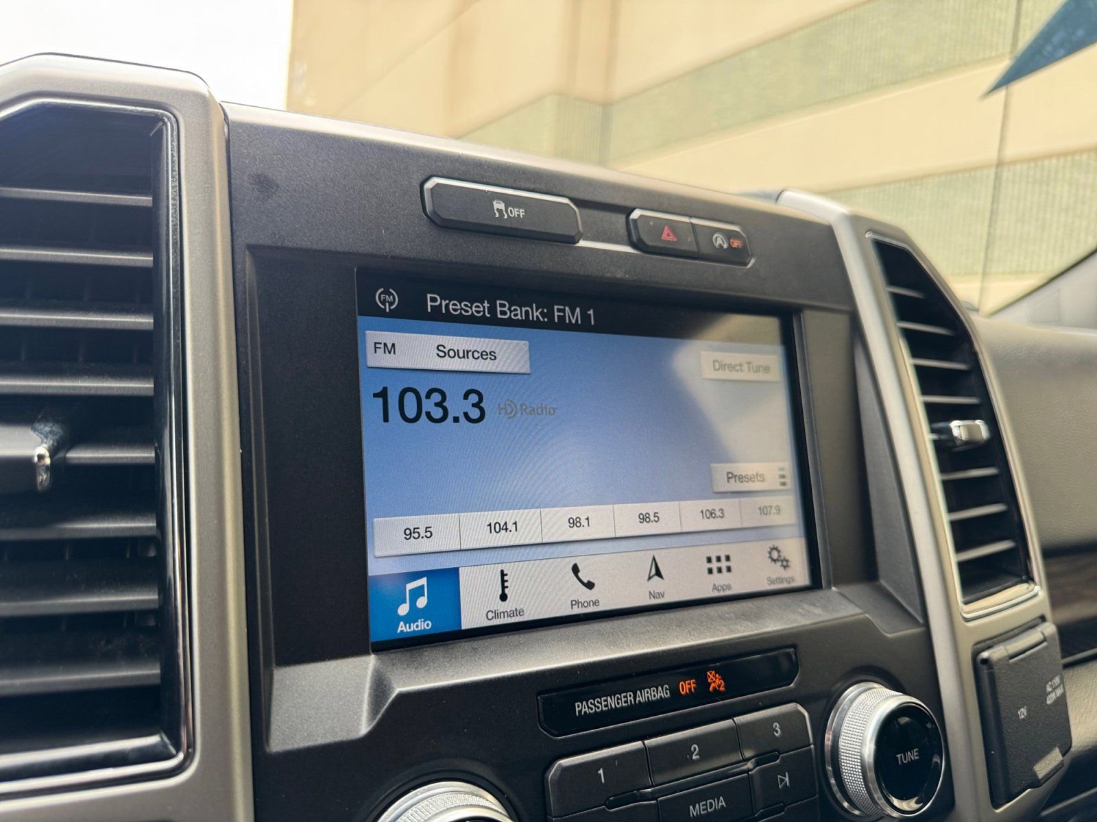 Used 2018 Ford F150 Lariat w/ Equipment Group 502A Luxury image 26