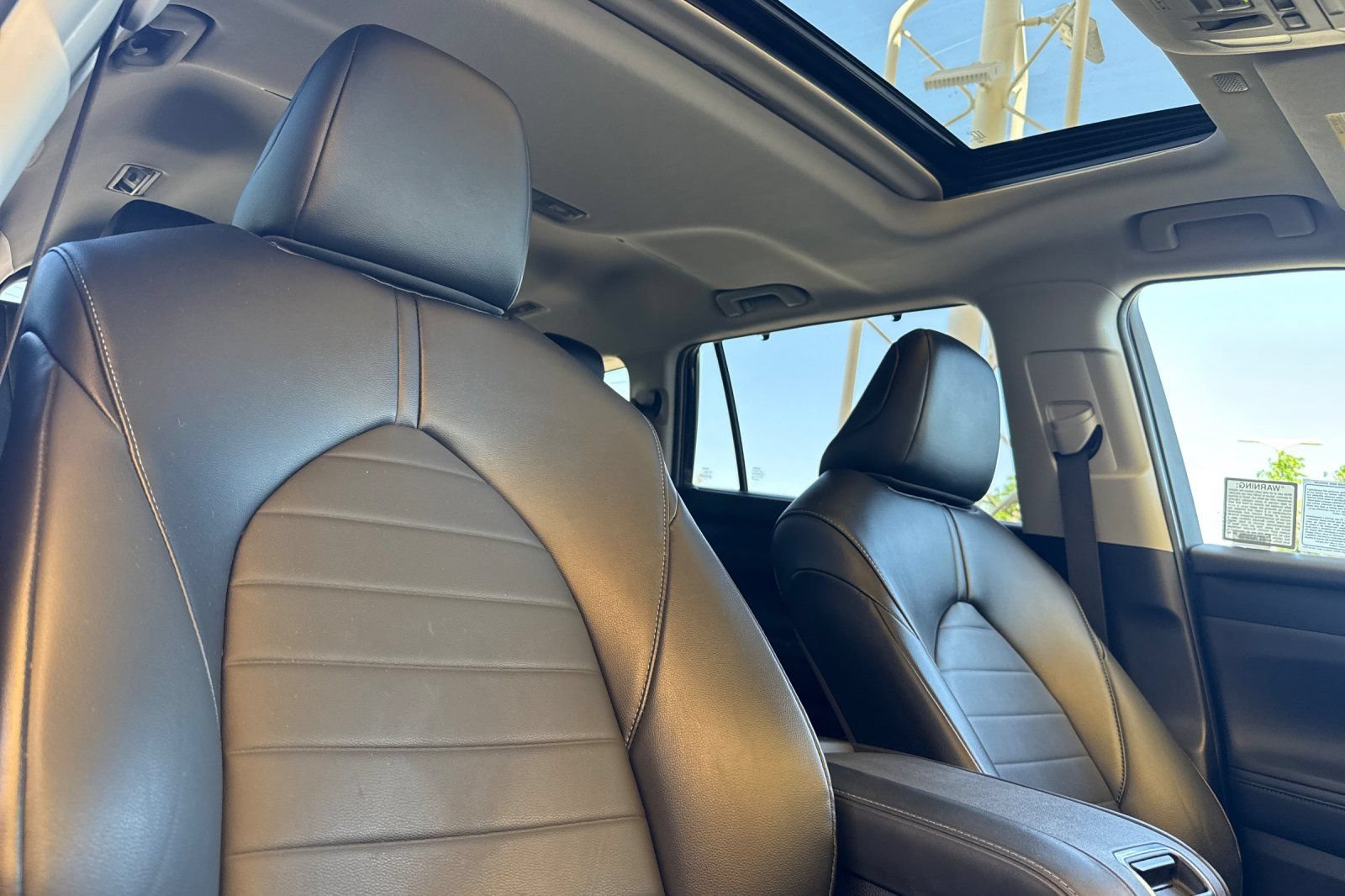 Used 2022 Toyota Highlander XLE FWD image 21