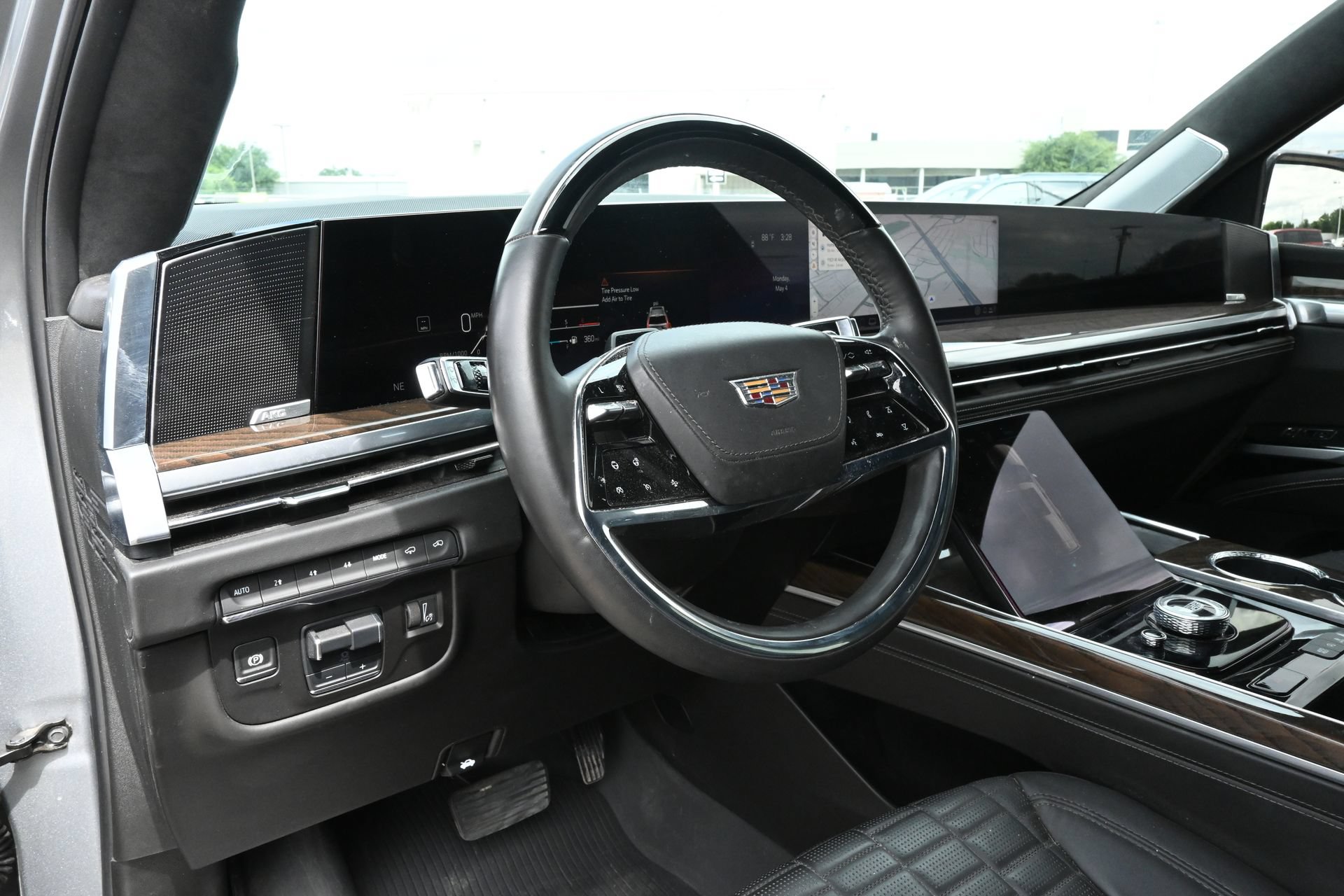 Certified 2025 Cadillac Escalade Sport Platinum w/ LPO, Floor Liner Package AWD/4WD image 18