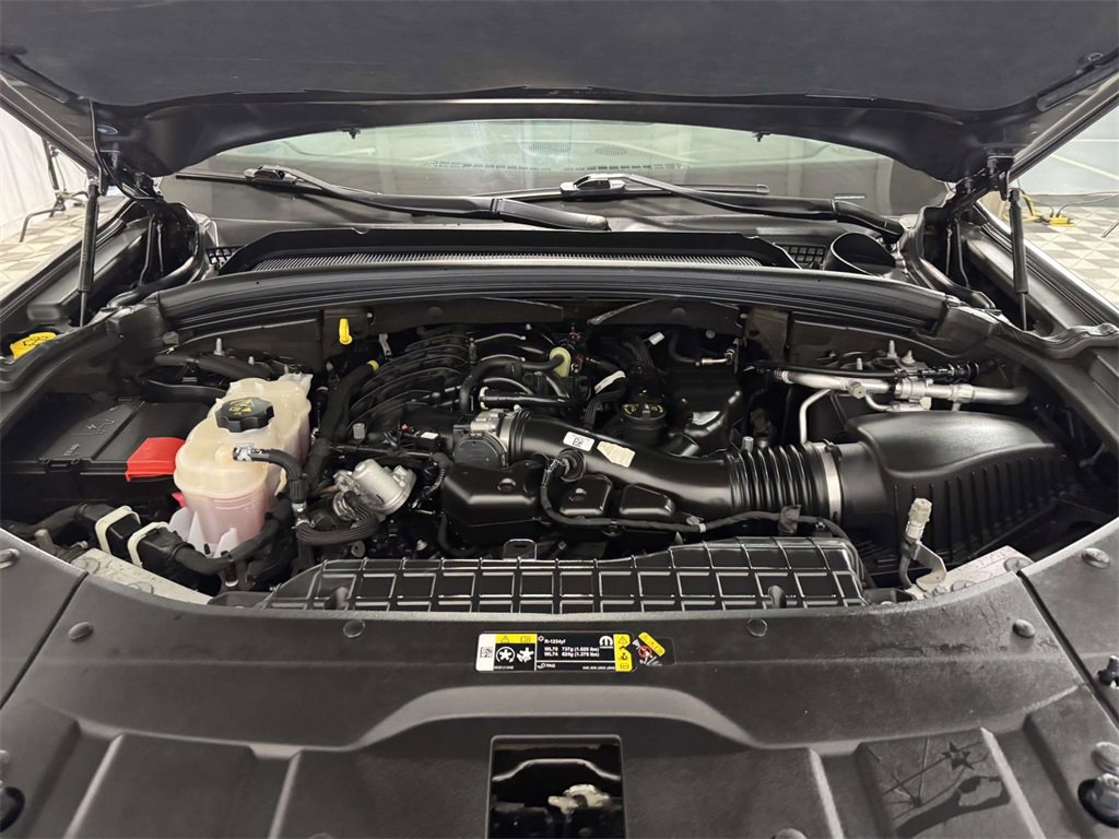 Used 2022 Jeep Grand Cherokee L Limited w/ Black Appearance Package image 31