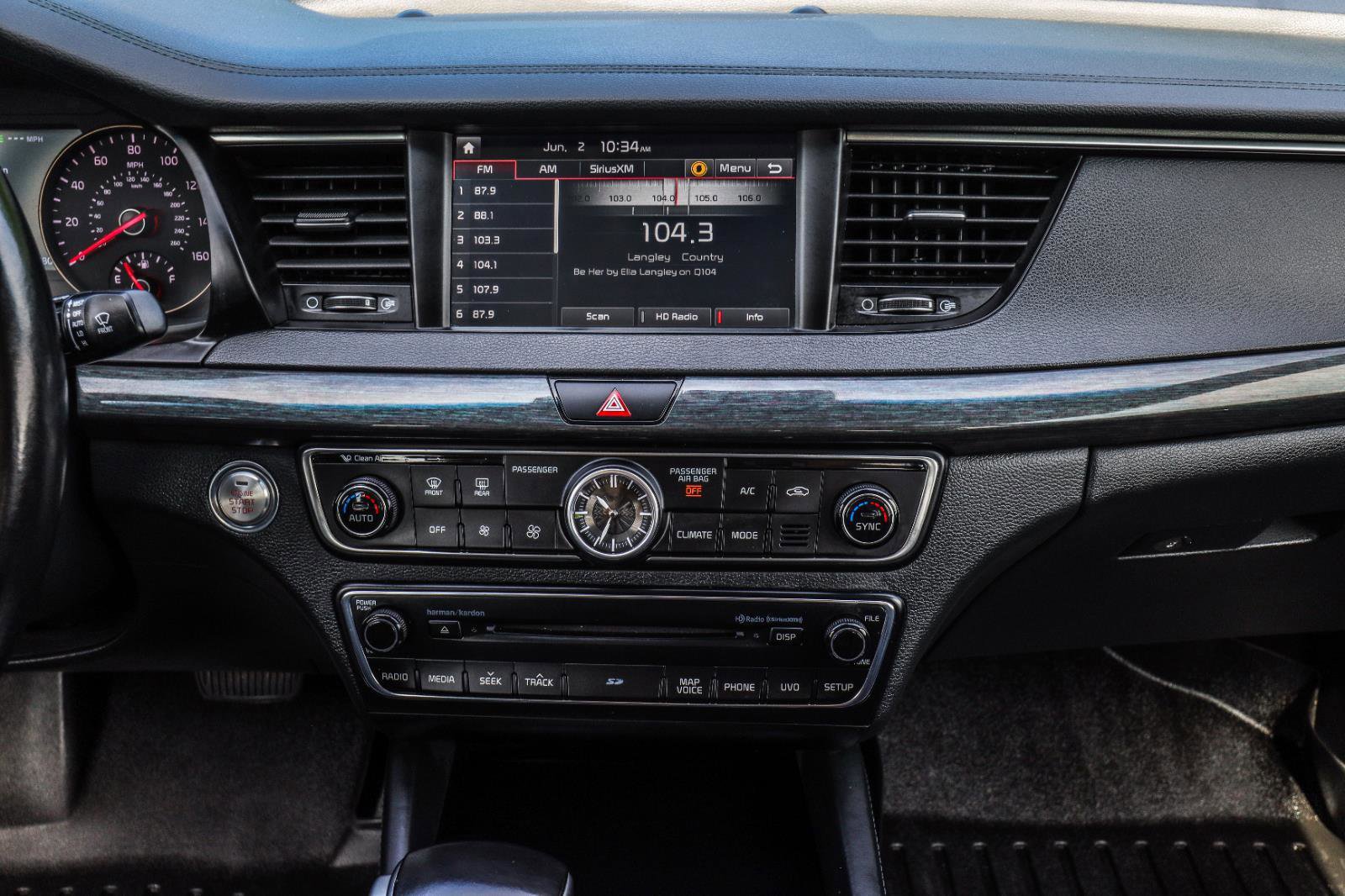 Used 2017 Kia Cadenza Limited FWD image 26