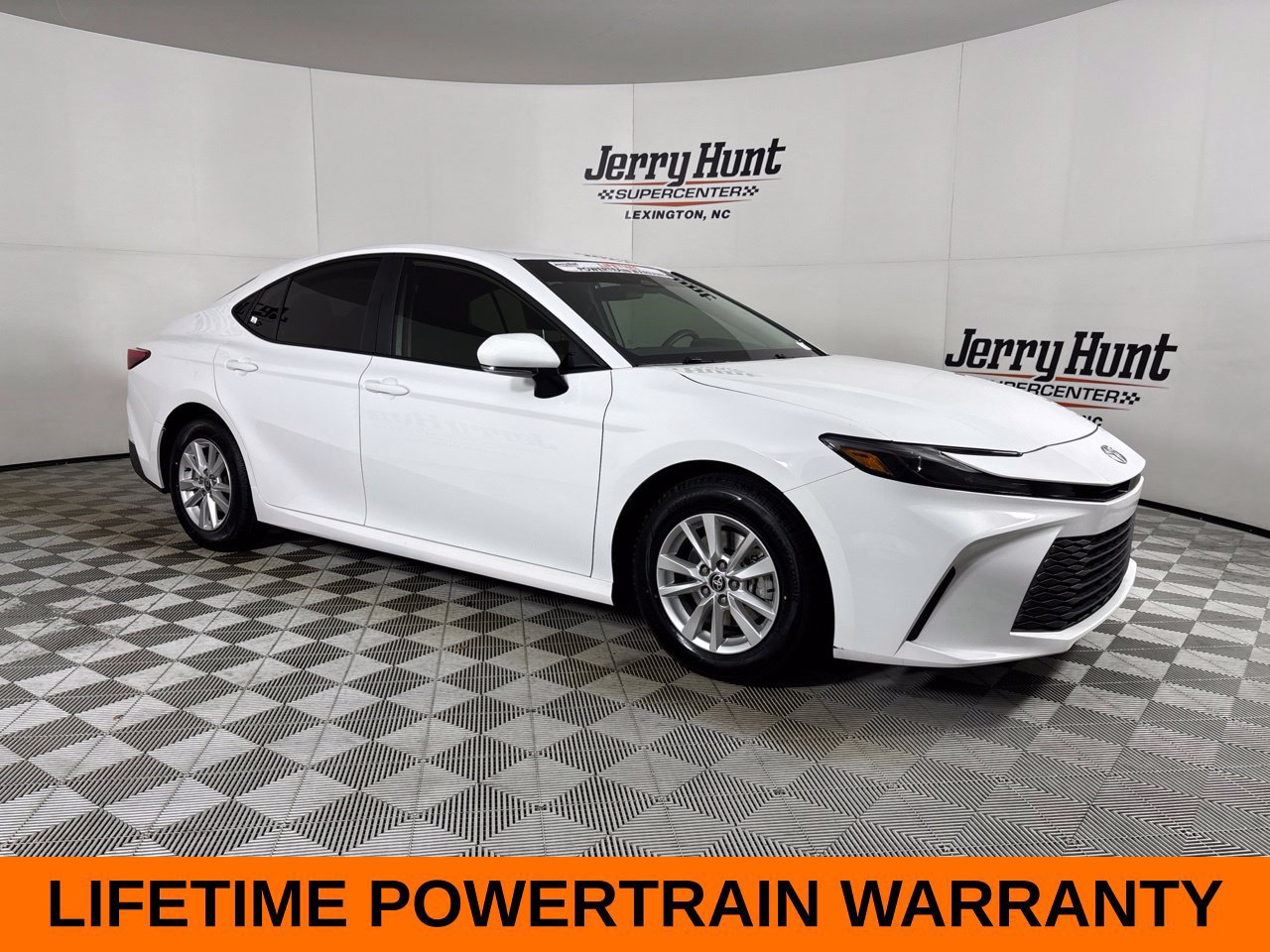 Used 2025 Toyota Camry LE FWD image 4