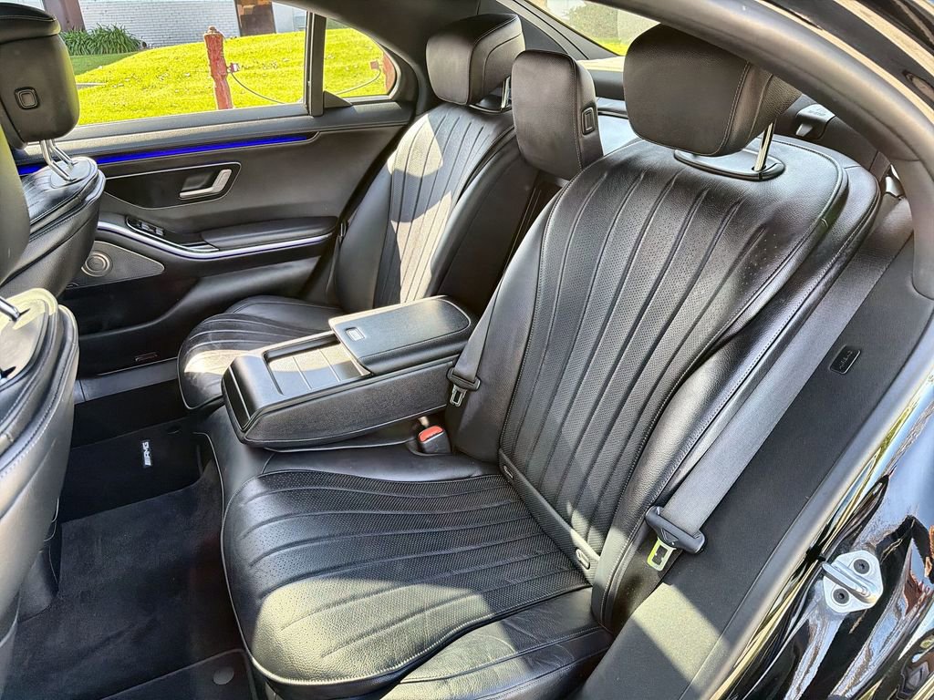 Used 2022 Mercedes-Benz S 580 4MATIC Sedan w/ AMG Line Package image 25
