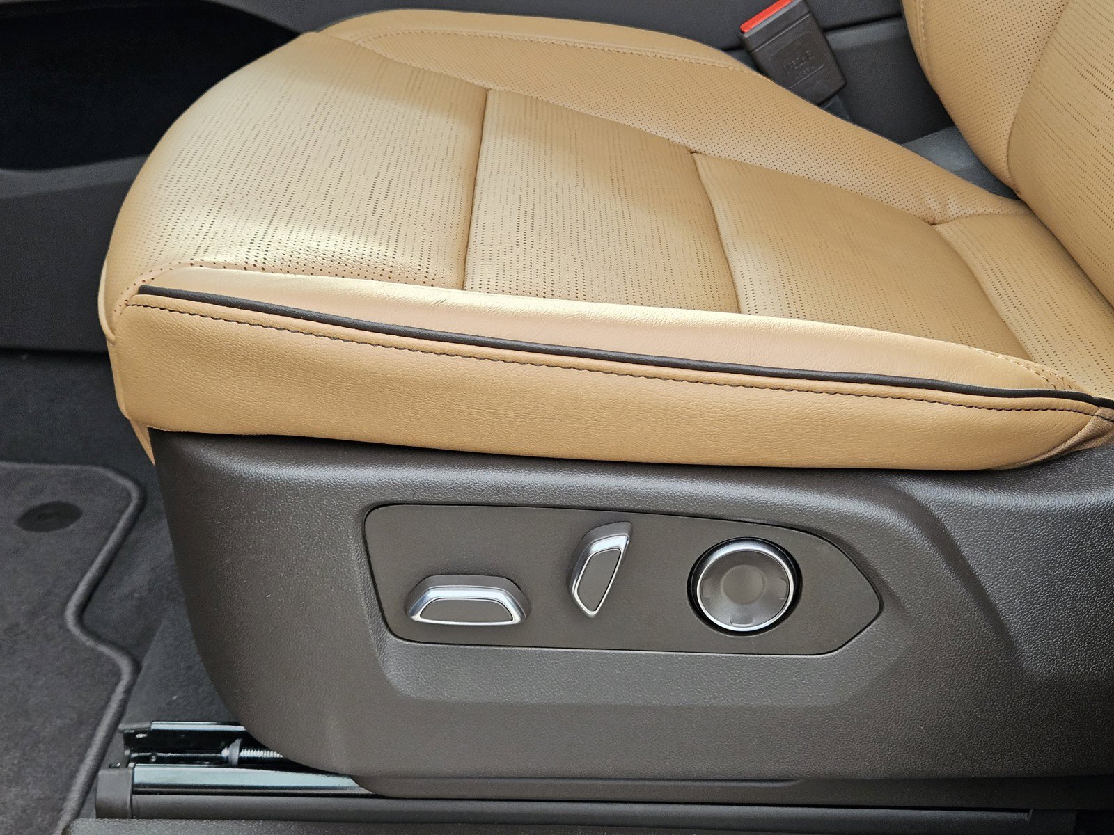 New 2026 Cadillac Escalade Luxury w/ Touring Package AWD/4WD image 17
