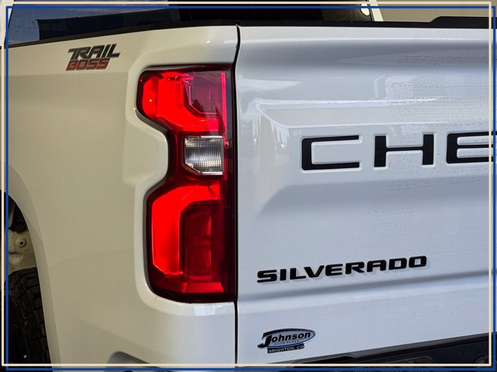 Used 2021 Chevrolet Silverado 1500 LT Trail Boss w/ LPO, Dark Essentials Package AWD/4WD image 12