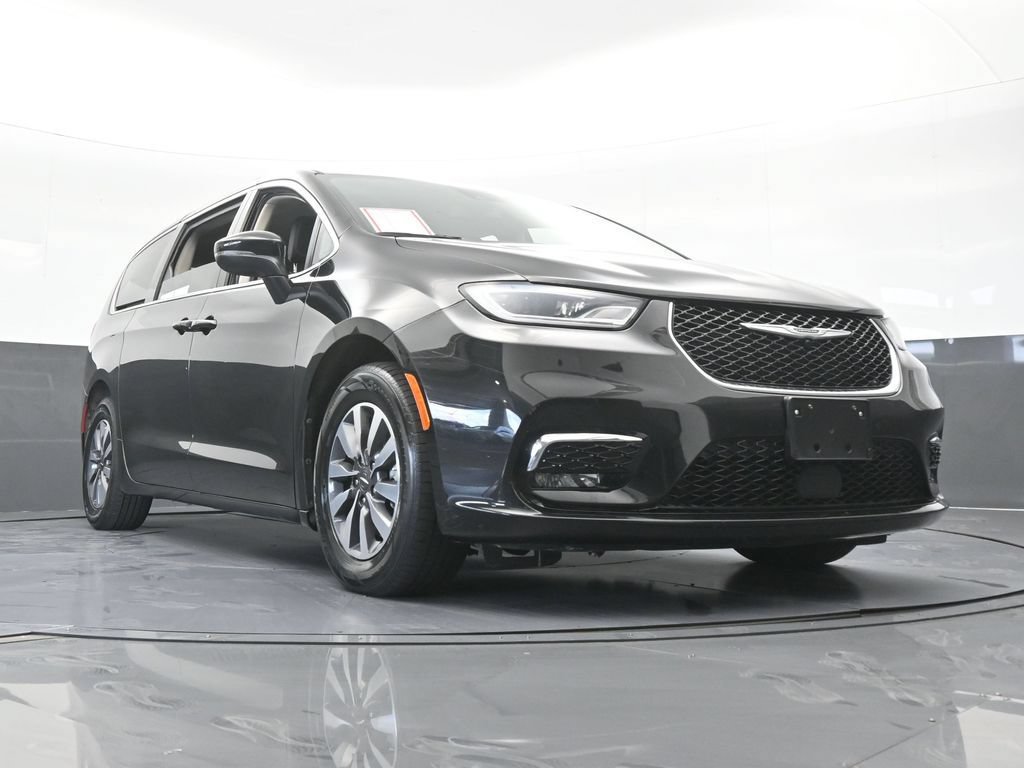 Used 2023 Chrysler Pacifica Touring-L FWD image 68