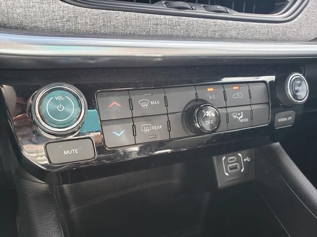 Used 2023 Jeep Compass Latitude AWD/4WD image 22