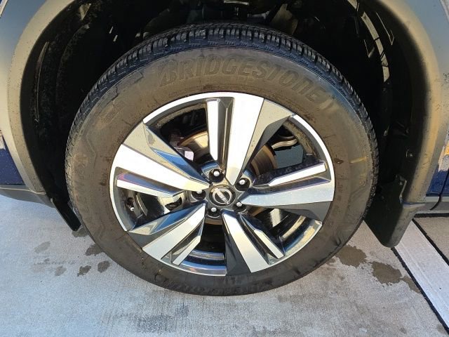 Used 2024 Nissan Rogue SL w/ SL Premium Package image 10