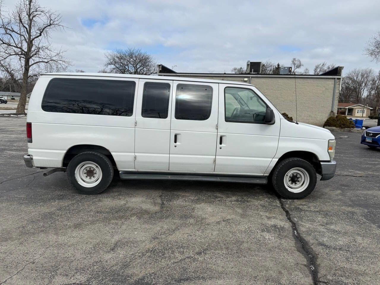 Used 2010 Ford E-150 and Econoline 150 Wagon image 16