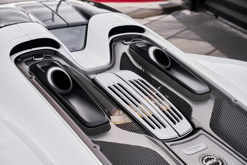 Used 2015 Porsche 918 Spyder image 19