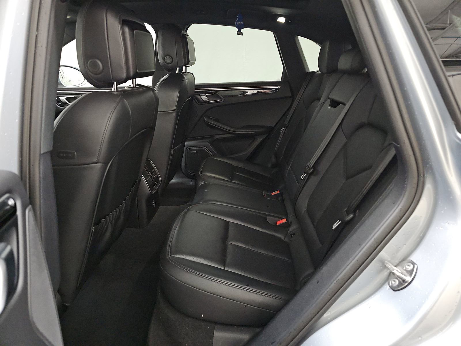 Used 2023 Porsche Macan w/ Premium Package Plus image 17