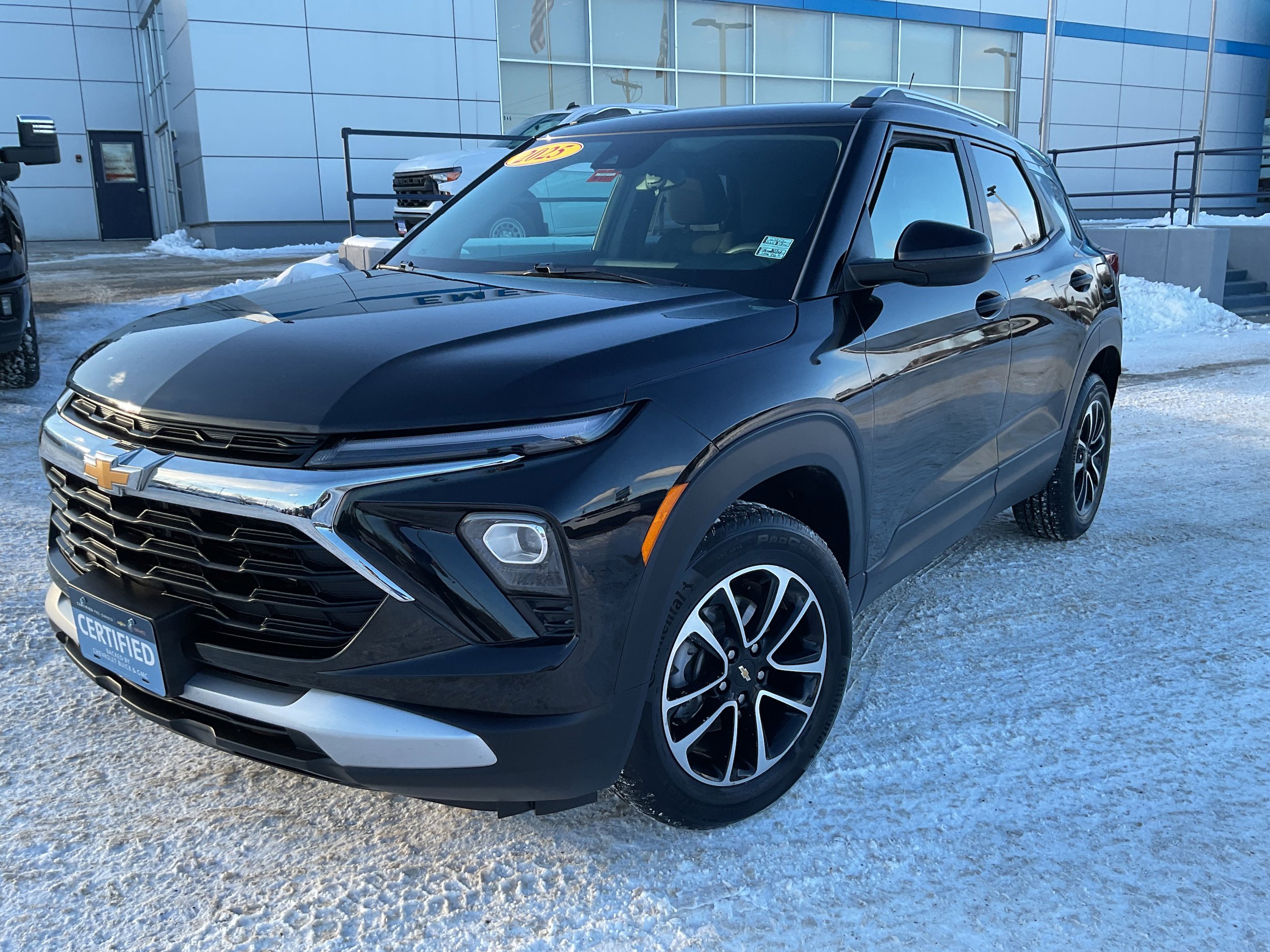 Certified 2025 Chevrolet TrailBlazer LT AWD/4WD image 2