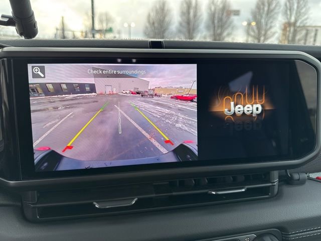 Used 2024 Jeep Gladiator Rubicon w/ Convenience Group image 17