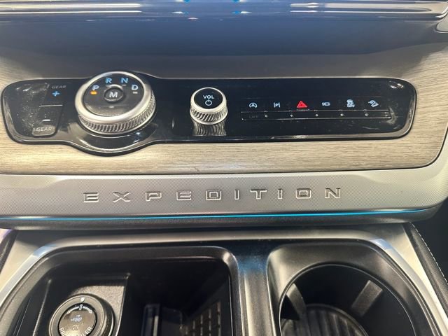 Certified 2025 Ford Expedition Platinum image 34