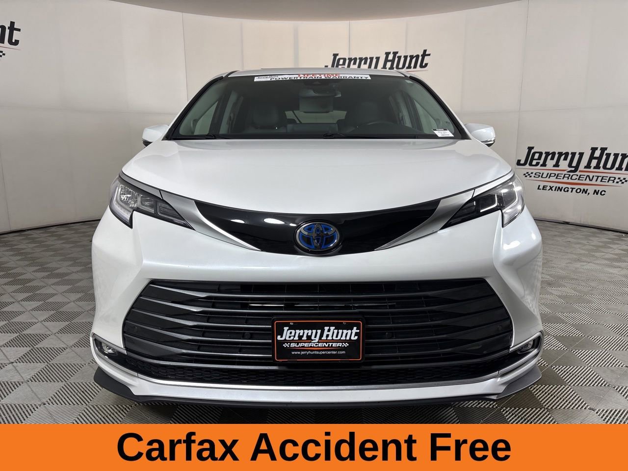 Used 2024 Toyota Sienna Limited AWD/4WD image 3