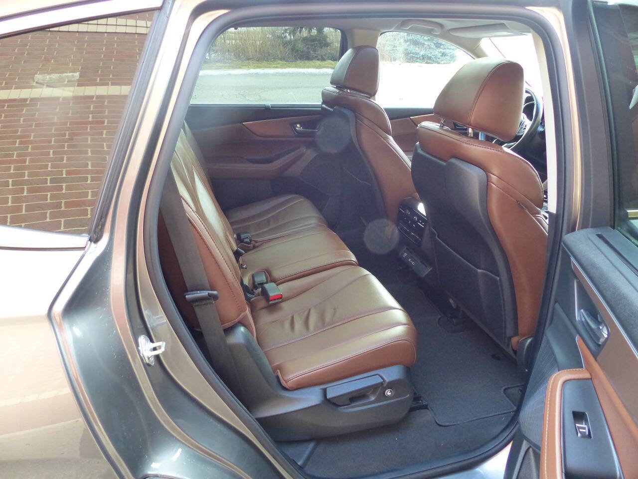 Used 2024 Acura MDX SH-AWD w/ Technology Package image 39