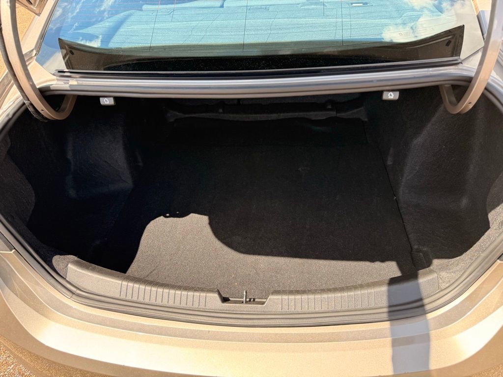 Used 2023 Chevrolet Malibu LT image 15