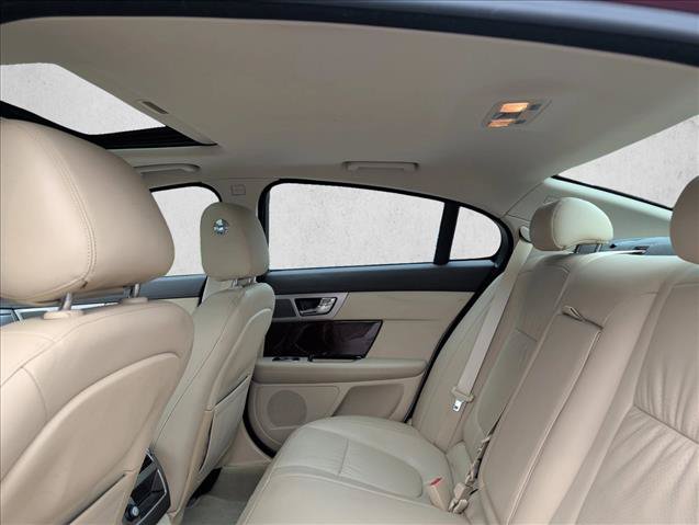 Used 2010 Jaguar XF Premium RWD image 15