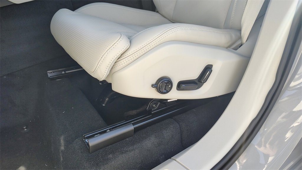 New 2026 Volvo XC90 B6 Ultra image 11