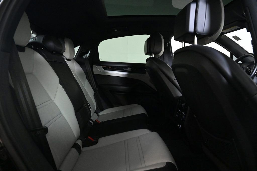 Certified 2025 Porsche Cayenne Coupe image 19