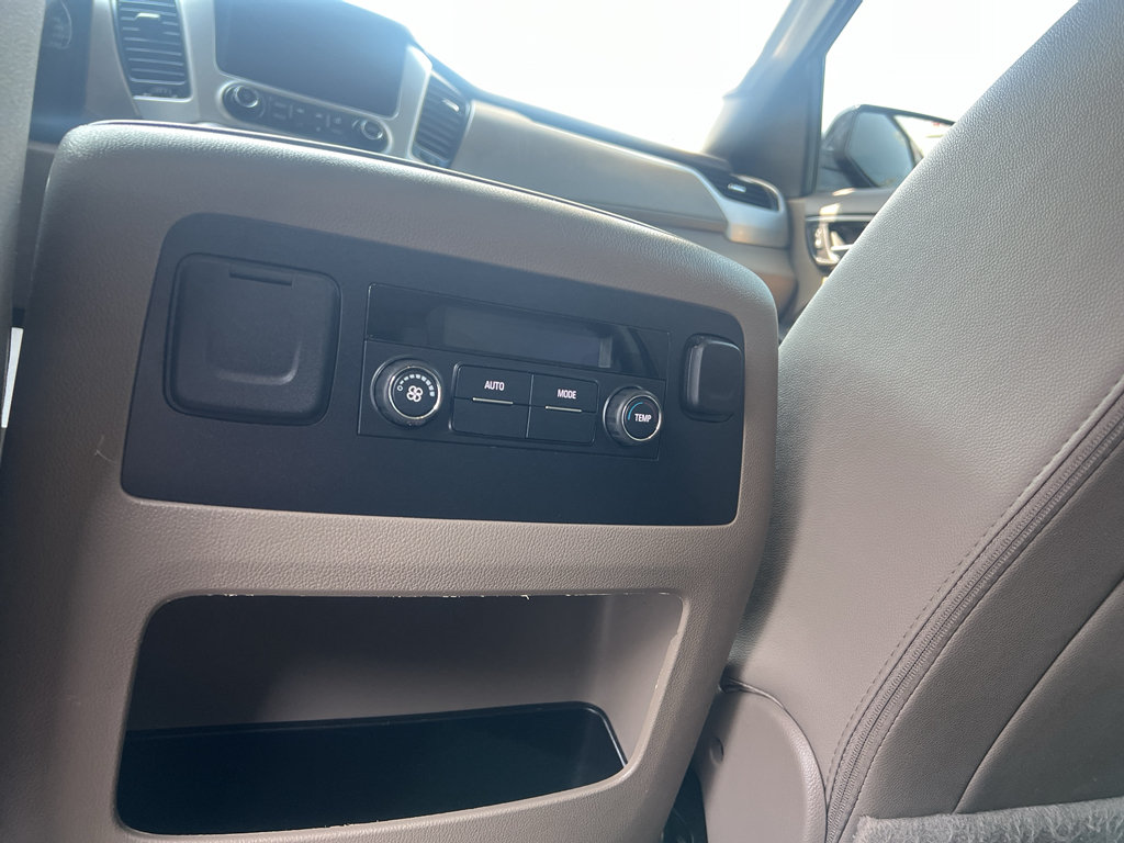 Used 2020 GMC Yukon XL SLT AWD/4WD image 40