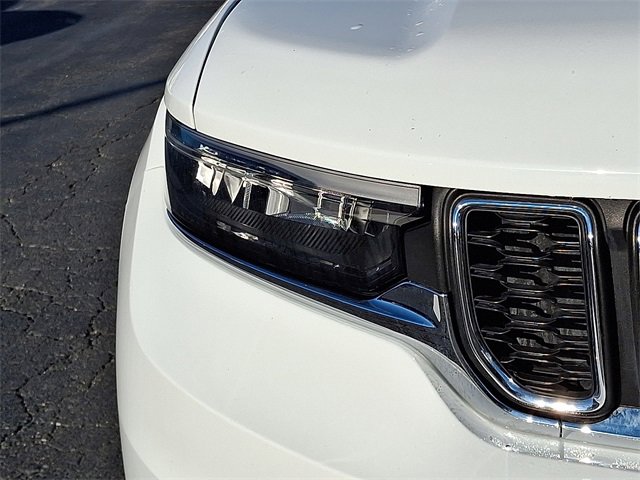 Used 2023 Jeep Grand Cherokee L Laredo image 9