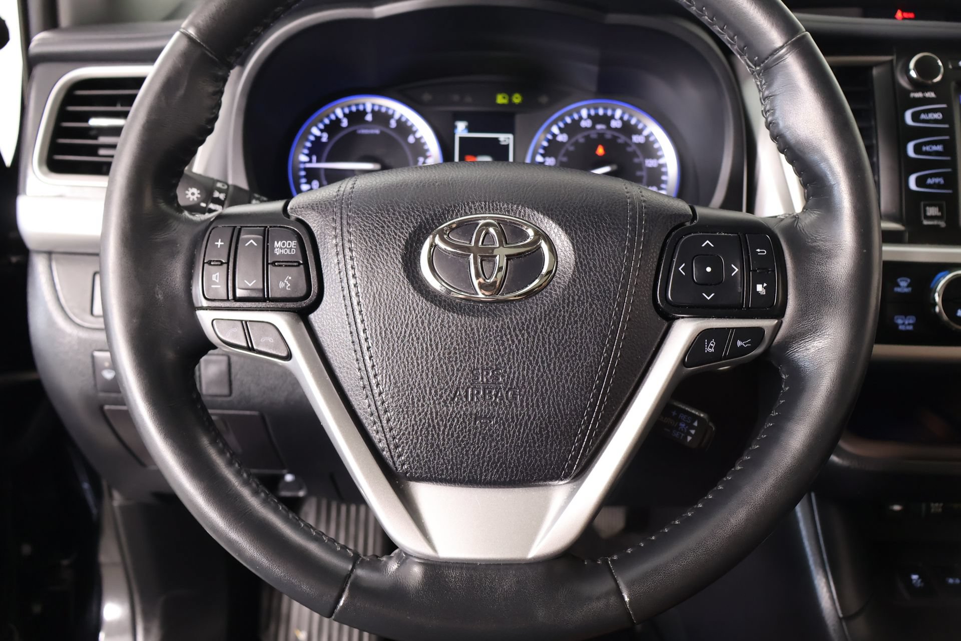 Used 2019 Toyota Highlander Limited Platinum AWD/4WD image 3