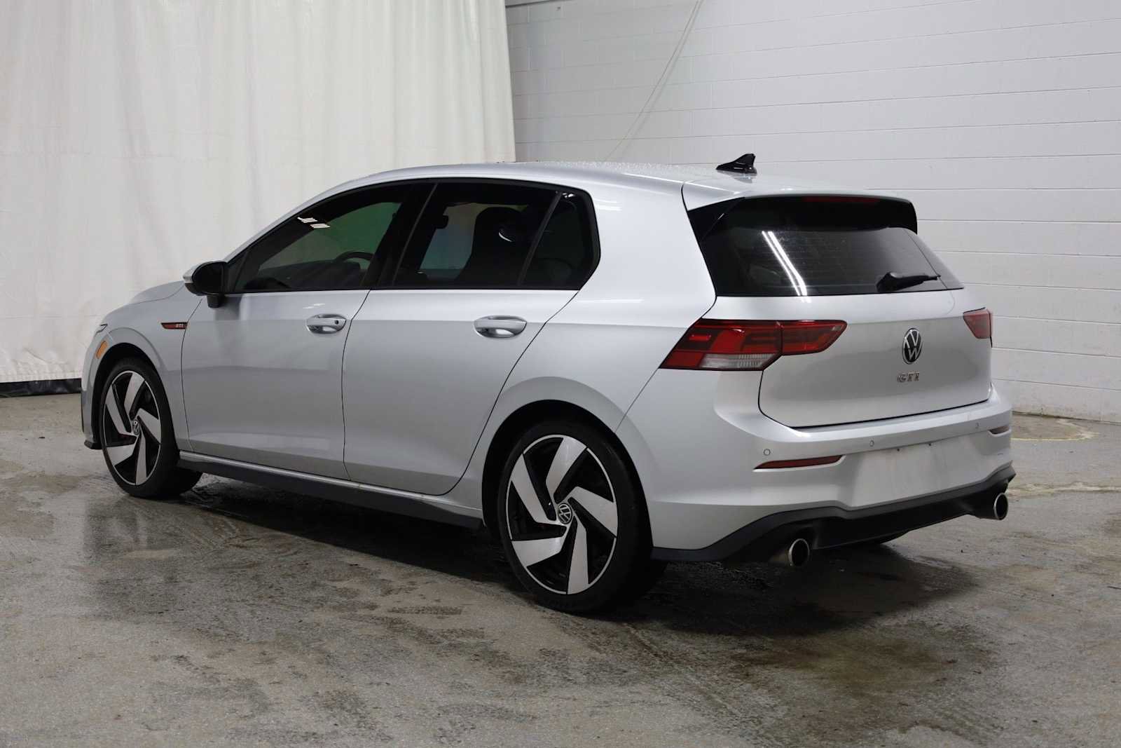 Used 2022 Volkswagen GTI SE image 3